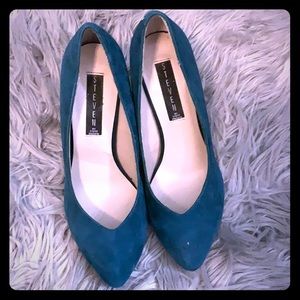 Steve Madden Vintage Pointed Toe Pumps